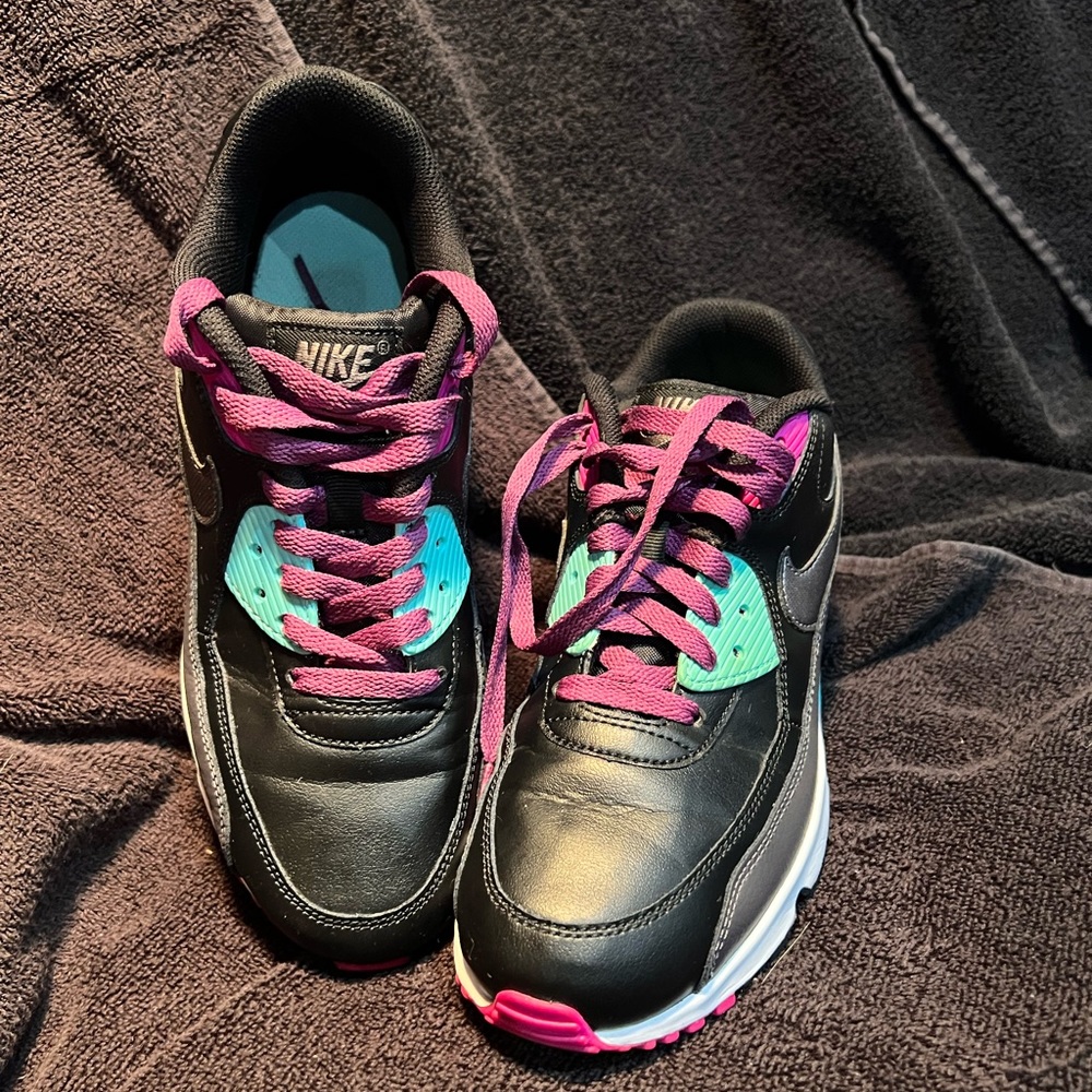 Nike Air Max 90’s! Worn a handful of times, and in GREAT condition!!!